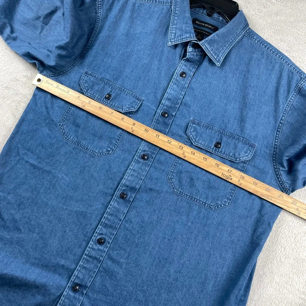 Banana Republic Chambray Work Shirt Mens Large Blue Untucked Standard Fit Denim